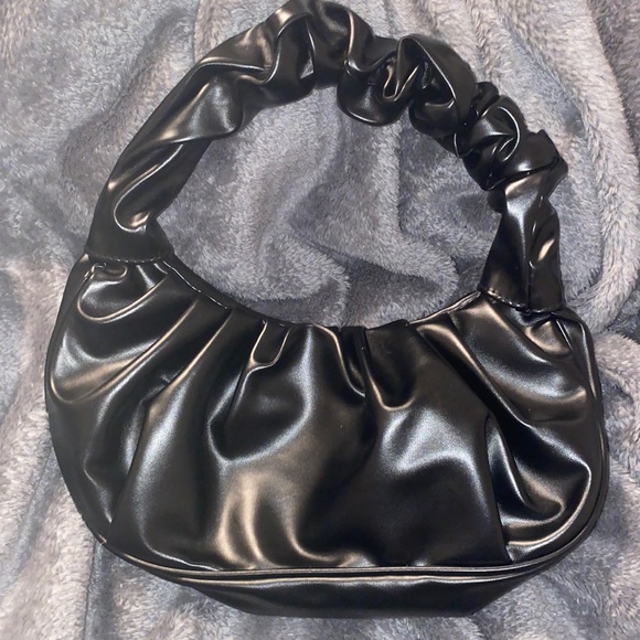 black scrunch hand bag - Picture 1 of 1